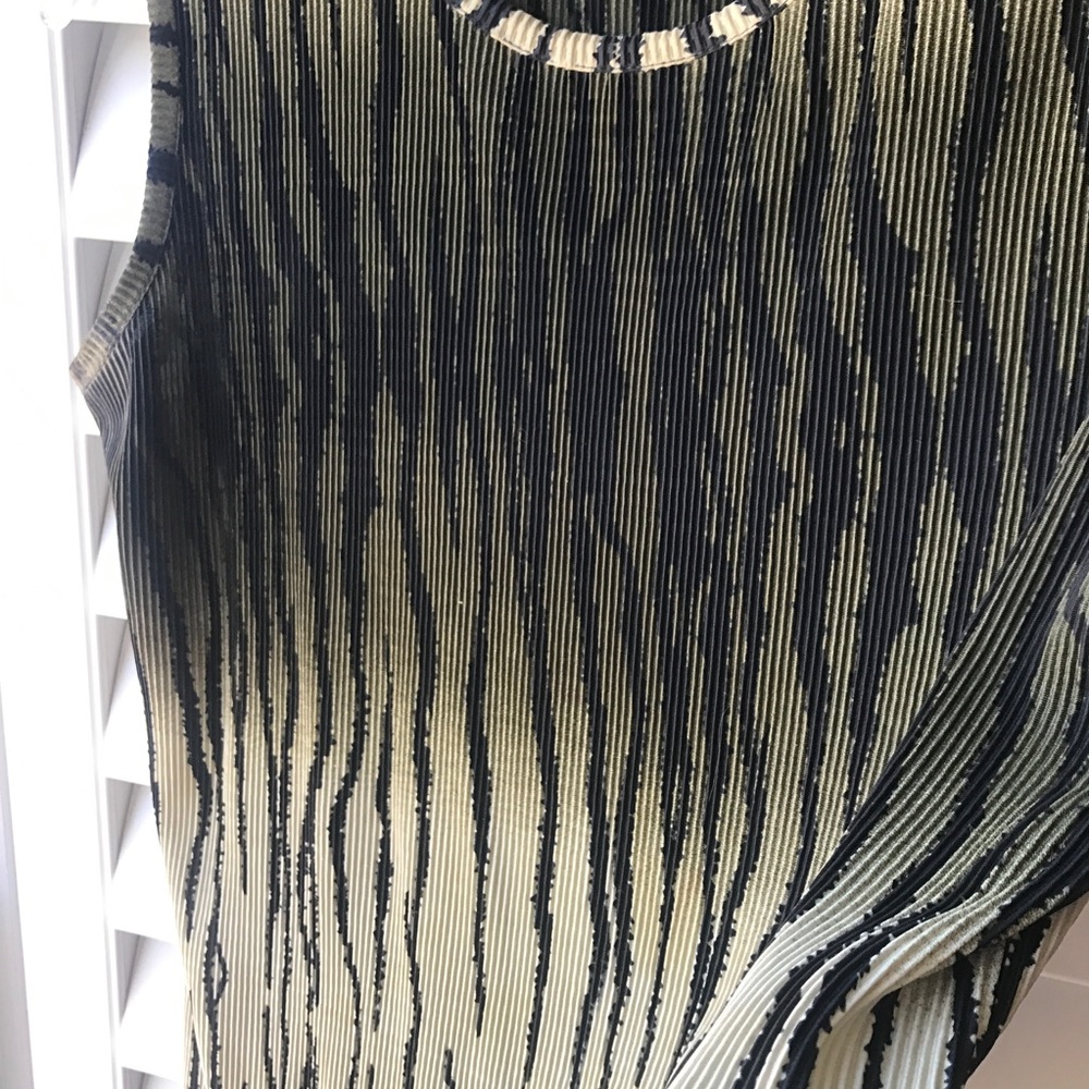 NOTATIONS Pleated Jungle Top EUC!